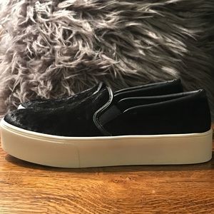 bar III HUGOBLK BLACK VELVET SLIP ONS